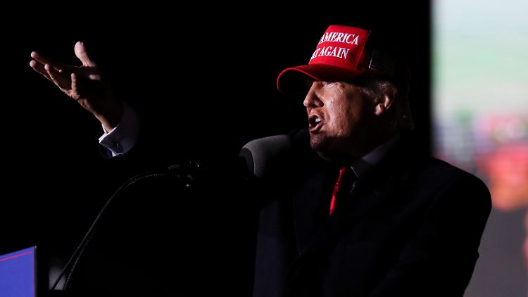 Trump macht Wahlkampf, wie hier am 27. März in Georgia. Dort könnten die Republikaner im November einen Senatssitz von den Demokraten übernehmen.