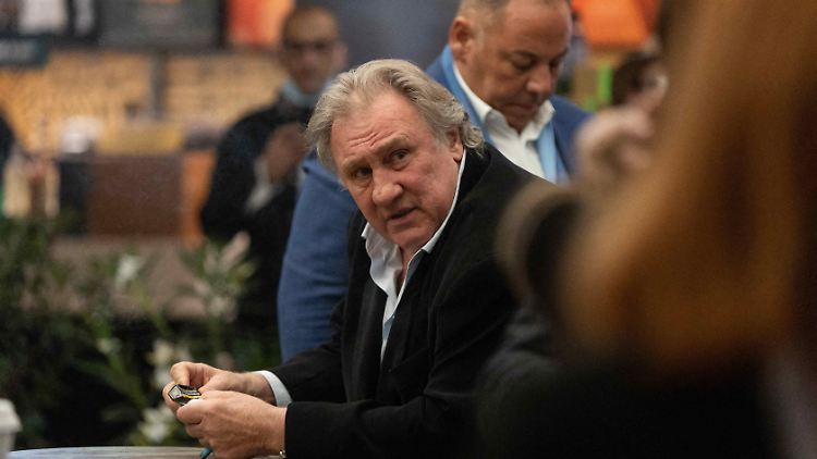 Gérard Depardieu wirft Wladimir Putin "verrückte und inakzeptable Exzesse" mit Blick auf die Ukraine vor.