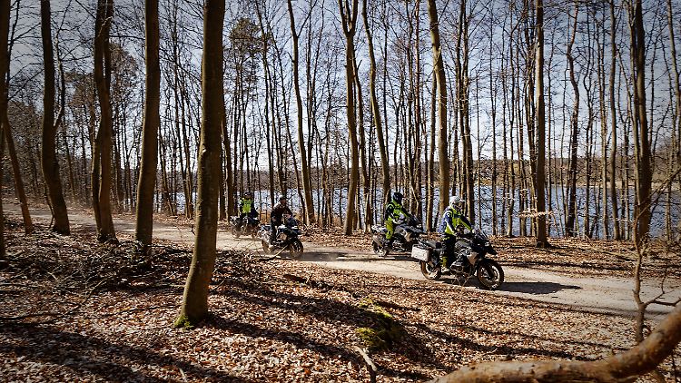 Hunderte Kilometer kann man hier unter der Führung von Eastmoto.de durch fast unberührte Landschaften zurücklegen.
