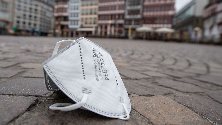 Auch ohne staatliche Vorgaben kann es weiterhin Regeln zu Masken - aber genauso zu Impfnachweisen - geben, nämlich per Hausrecht.