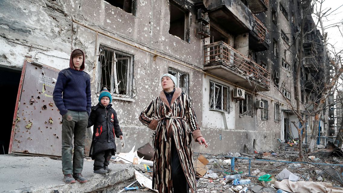 Eine Familie in der südukrainischen Hafenstadt Mariupol.