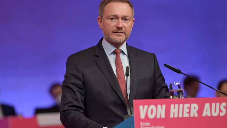 "Ich habe ernsthafte Sorgen um die wirtschaftliche Entwicklung. Das Wachstum geht zurück, die Preise steigen", sagte Lindner.