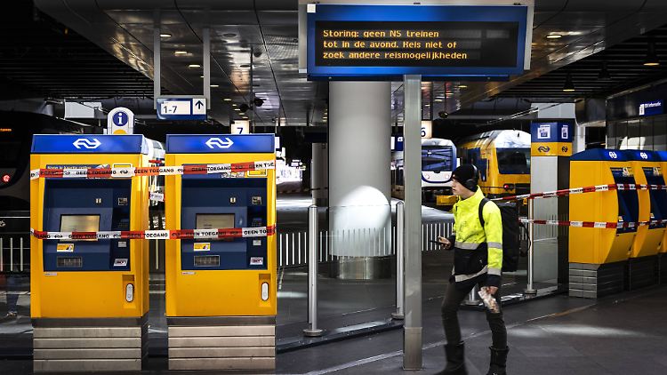 Wer mit der staatlichen Bahn fahren will, braucht in den Niederlanden derzeit Geduld.