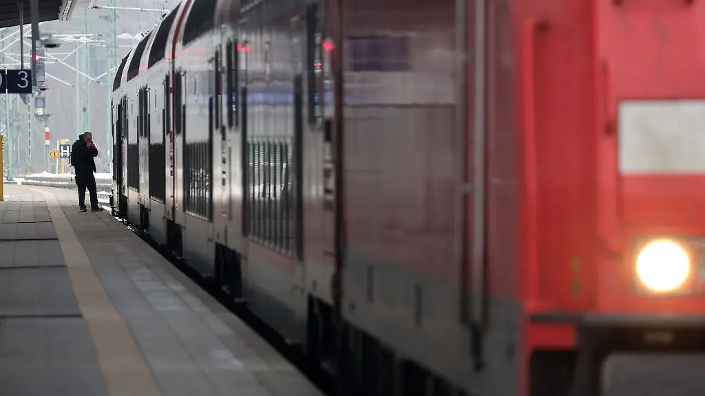 Der-Oeffentliche-Personennahverkehr-ist-in-Deutschland-schon-jetzt-unterfinanziert-Jetzt-drohen-auch-noch-deutlich-hoehere-Trassenpreise-bei-der-Bahn-Mecklenburg-Vorpommern-appelliert-an-den-Bund