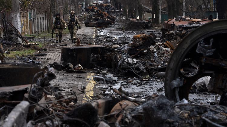 Die Bilder aus der kleinen Stadt Butscha, wo nach dem Abzug russischer Truppen zahlreiche Leichen von Bewohnern auf den Straßen gefunden worden waren, sorgten international für Entsetzen. 
