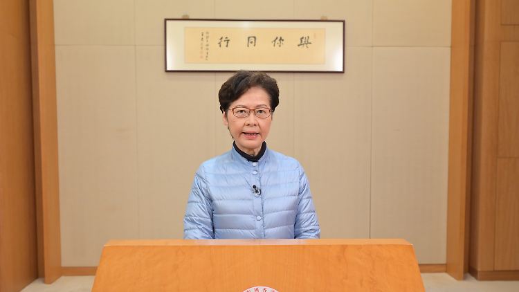 In Lams Amtszeit fiel die größte politische Krise Hongkongs.