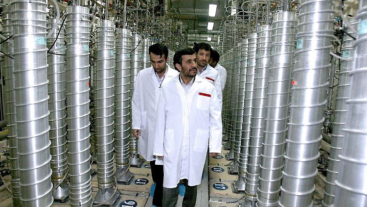 Irans Präsident Mahmud Ahmadinedschad in der Urananreicherungsanlage in Natans (Archivbild vom 8. März 2007).