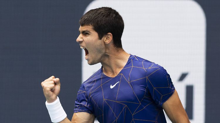 Nicht nur der bemerkenswerte Siegeswille von Carlos Alcaraz erinnert an den legendären Rafael Nadal.