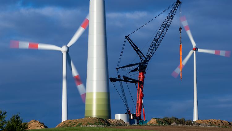 Die vorgestellten Maßnahmen sollen den Ausbau von Windkraftanlagen beschleunigen, ohne dabei die europarechtlich vorgegebenen ökologischen Schutzstandards im Bereich Artenschutz zu verletzen.