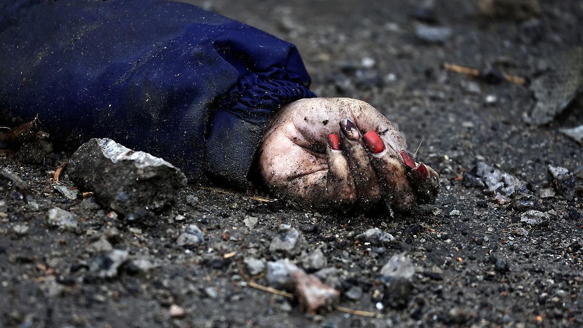 Ukrainische Behörden zählen bislang 340 zivile Todesopfer in Butscha.