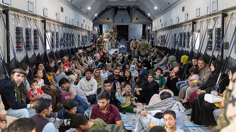 Nach der Machtübernahme der Taliban im August evakuierte die Bundeswehr Menschen aus Afghanistan.