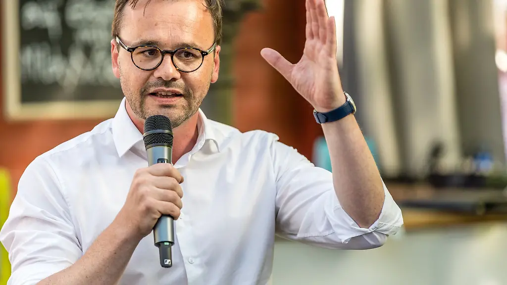 Nennt-seine-Alkoholfahrt-mit-E-Roller-einen-Fehler-Brandenburgs-CDU-Landes-und-Fraktionschef-Jan-Redmann-Archivbild