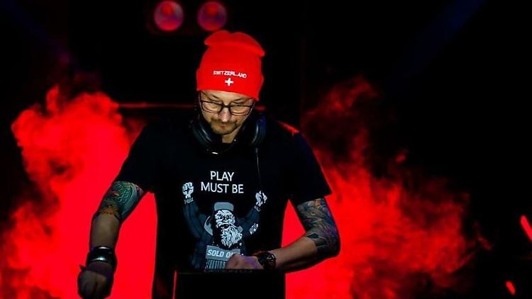 DJ Five ist in Moskauer Clubs unterwegs.