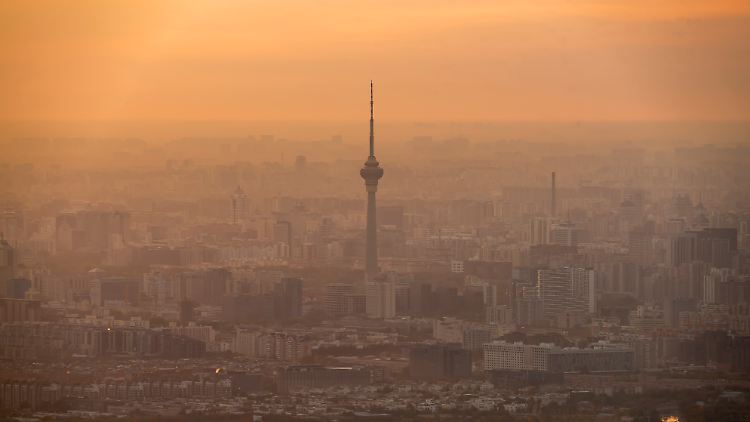Auch der Smog in Peking und andere Formen von Luftverschmutzung sind eine Form von Geo-Engineering und kühlen die Erde ab.