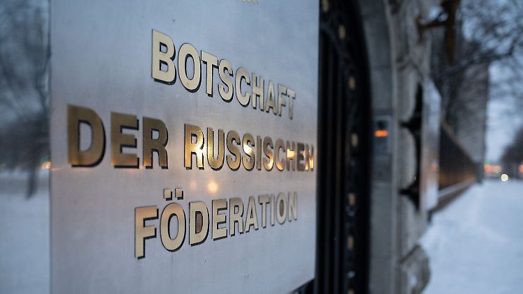 Deutschland und viele andere europäische Staaten haben binnen zwei Tagen rund 150 russische Diplomaten ausgewiesen.