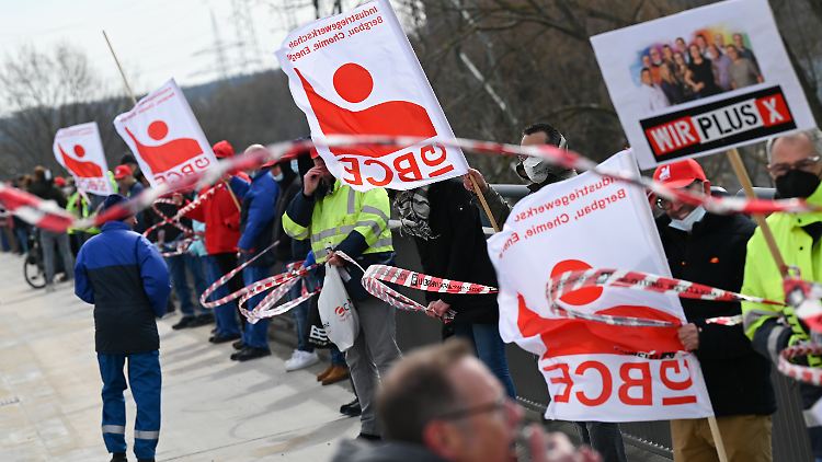 Eine Protestaktion, die zeitgleich mit den bundesweiten Tarifverhandlungen für die Chemieindustrie stattfand.