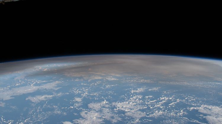 Nach dem Vulkanausbruch auf Tonga breitete sich im Januar eine riesige Aschewolke über der Erde aus.