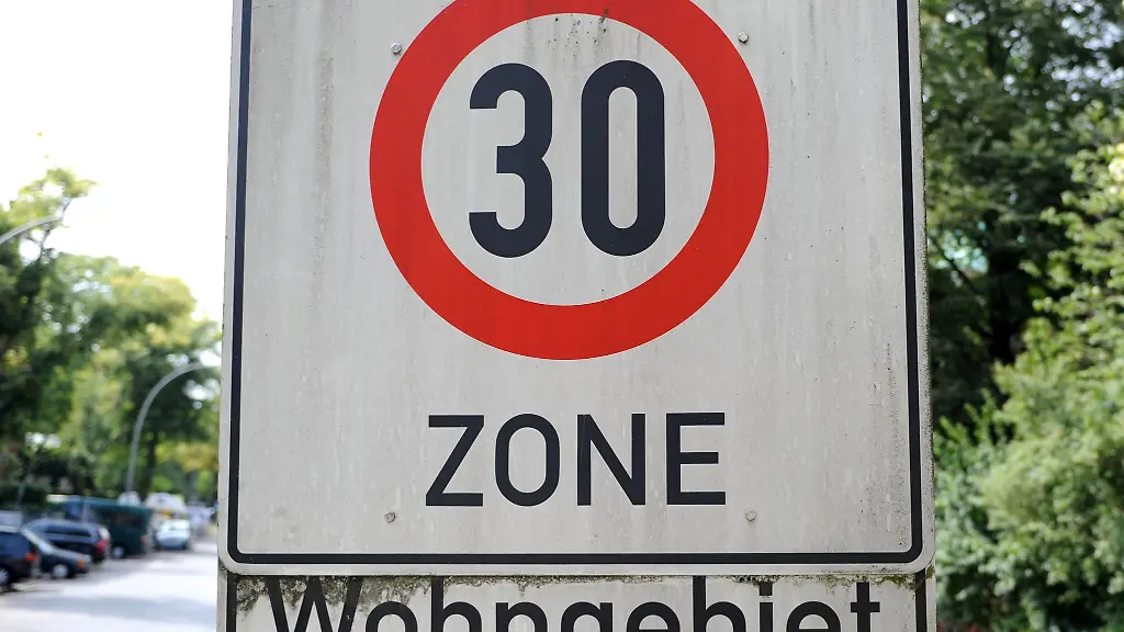 In-Hamburg-gelten-naechtliche-Tempo-30-Beschraenkungen-an-28-Strassenabschnitten