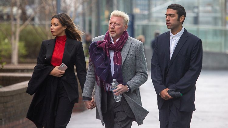Becker mit Lebensgefährtin Lilian De Carvalho Monteiro (l.) und sein Sohn Noah auf dem Weg ins Gericht in London.