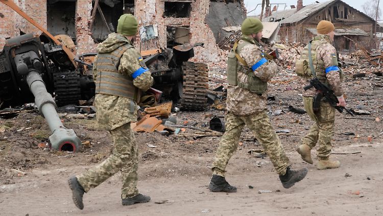 Straub bewundert die "sehr hohe Moral" der ukrainischen Soldatinnen und Soldaten.