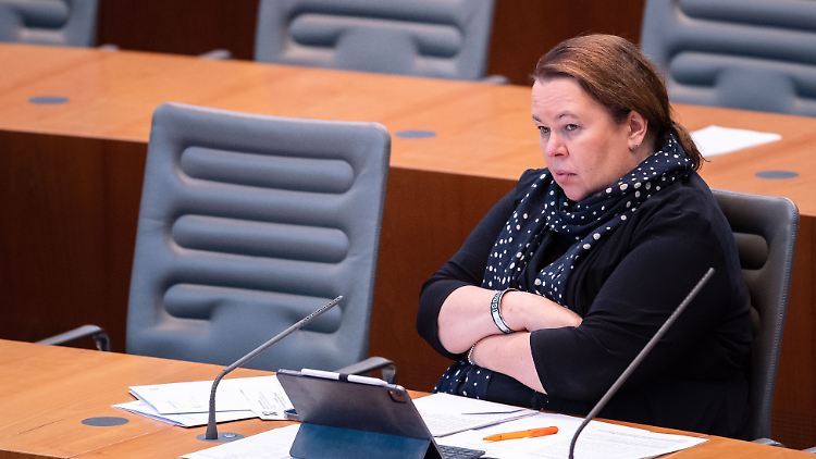Landesumweltministerin Heinen-Esser bestätigte den Bericht über die Reise.