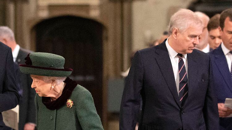 Auch dieses Foto der Queen mit Andrew stammt von Richard Pohle.