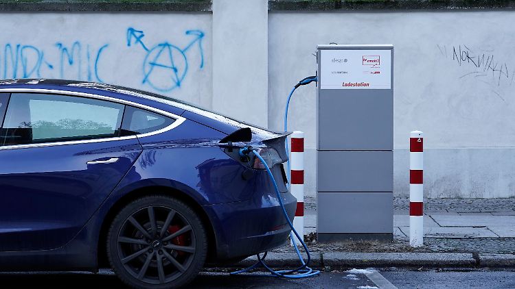 E-Autos müssen Tausende von Kilometern fahren, bevor sie die Umwelt weniger belasten als ihre spritschluckenden Gegenstücke.