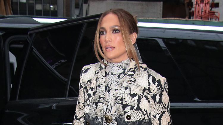 Wer so schön sein will wie J.Lo, muss sich vor allem eincremen.