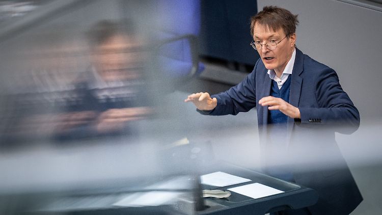"Man darf nie aufgeben, wenn es um das Leben anderer Menschen geht", sagt Lauterbach.