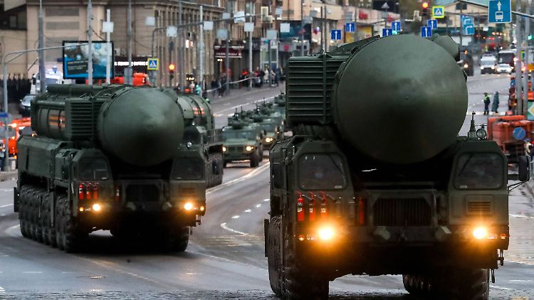 Mehr als 90 Prozent der Atomsprengköpfe verteilen sich auf Russland und die USA.