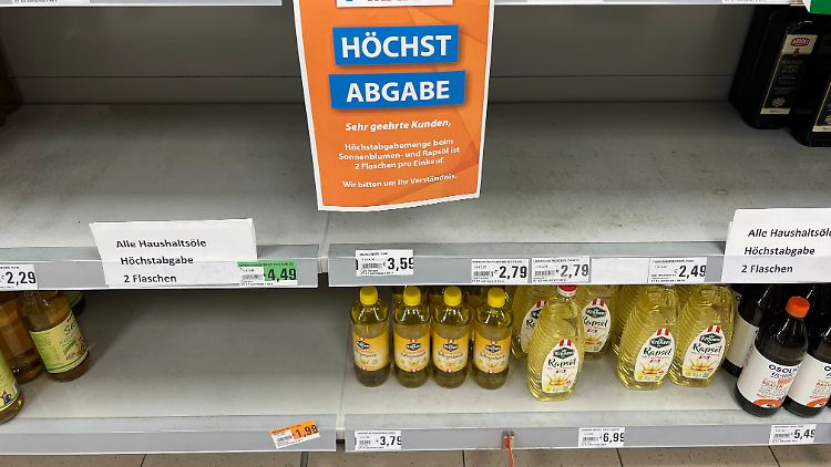 Besonders Speiseöl ist in Supermärkten derzeit ein knappes Gut.