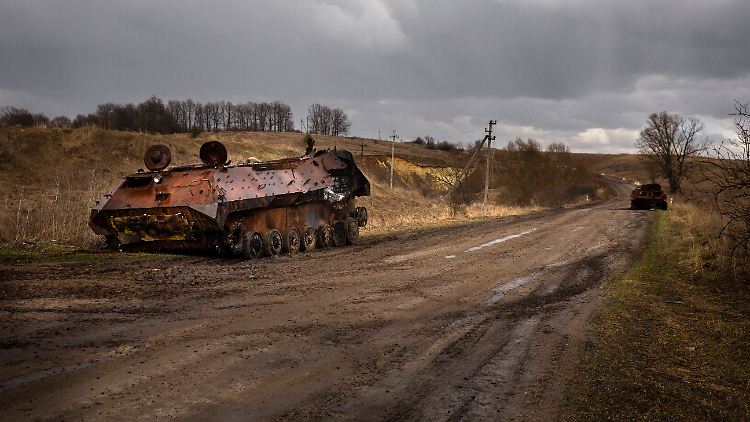 Zerstörte russische Militärfahrzeuge in der Region Sumy.