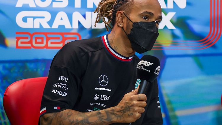 Hat keine Lust auf das Schmuckverbot in der Formel 1: Lewis Hamilton.