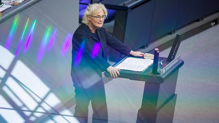 Lambrecht steht zurzeit regelmäßig in der Kritik.
