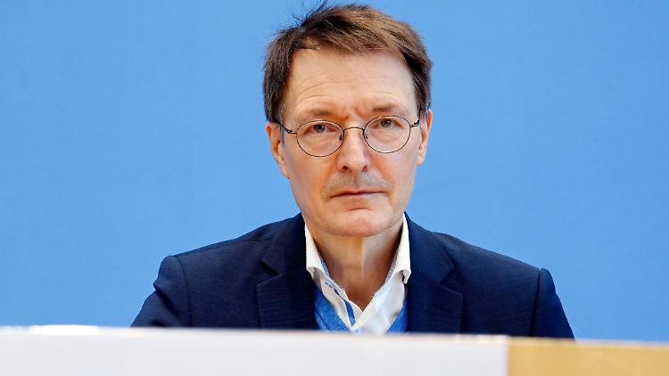 "Ich glaube, dass ich das Vertrauen der Bevölkerung  nicht verloren habe", sagt Lauterbach.