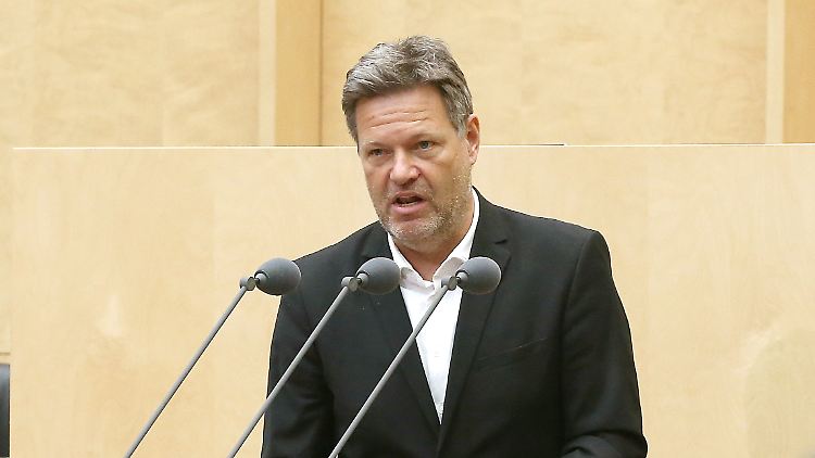 Weil Habeck die Bundesnetzagentur als Treuhänderin für die deutsche Gazprom-Tochter eingesetzt hat, kann die Regierung die entsprechenden Speicher direkt beeinflussen.