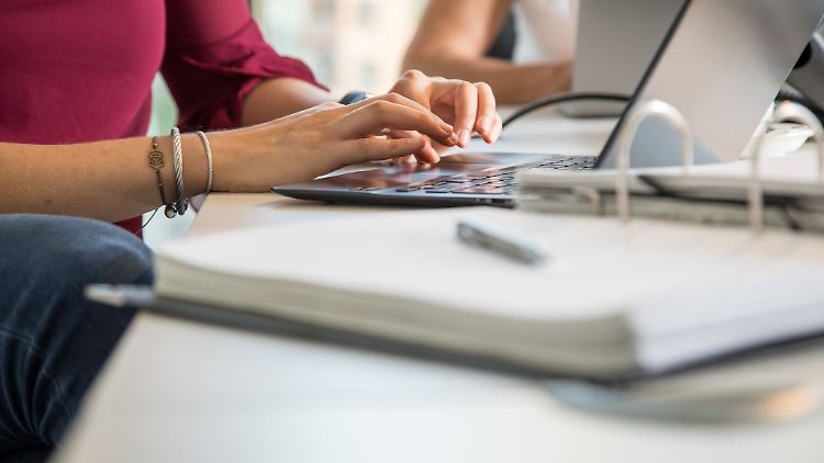 Das Online-Tool ermittelt auf Grundlage weniger Daten wie etwa Alter, Geschlecht, Berufsgruppe und Alkoholkonsum das statistische Risiko, berufsunfähig zu werden. 