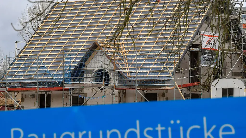 Familien-koennen-beim-Eigenheim-Geld-vom-Land-erhalten