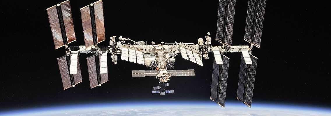 Die Internationale Raumstation (ISS) ist zu sehen.