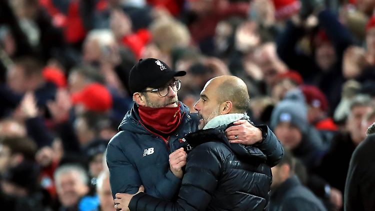 "Du bist der beste Trainer der Welt", sagt Klopp zu Guardiola. 