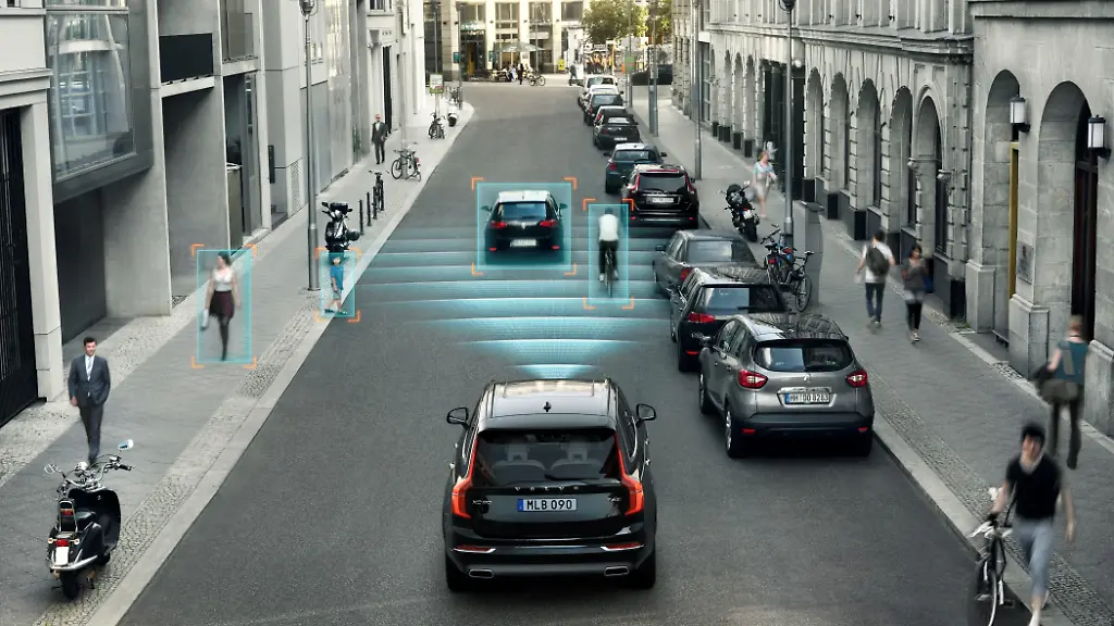 150670-Volvo-XC90-City-Safety