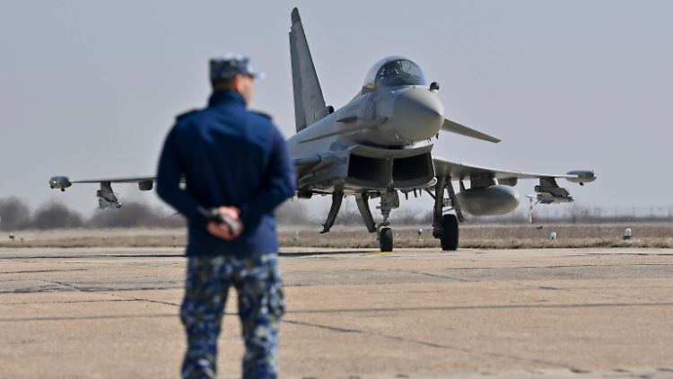 Italienischer Eurofighter in Rumänien: Die Maschinen sind allerdings nicht für den Transport von Atomwaffen zertifiziert.