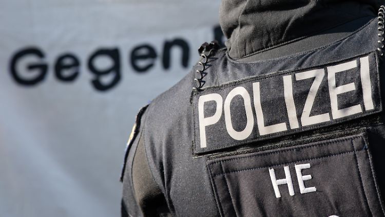 Die Durchsuchungsbeschlüsse stützen sich auf Ermittlungen in Chatgruppen.