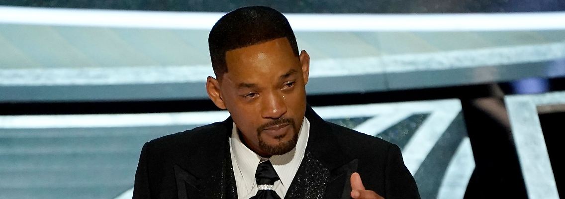 Will Smith weint, als er den Preis als bester Schauspieler für seine Rolle in dem Film "King Richard" entgegennimmt. Nach dem Ohrfeigen-Eklat bei den Academy Awards wird Smith nun bis 2032 von Oscar-Verleihungen und anderen Academy-Events ausgeschlossen.