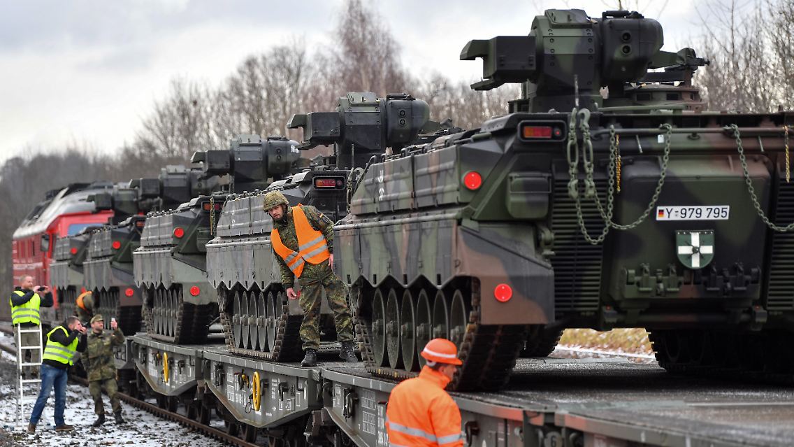Deutsche Bundeswehr-Panzer des Typs "Marder", hier bei einem Transport nach Litauen 2020.