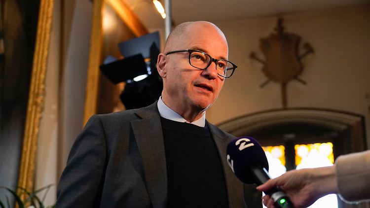 Enoksen war seit Ende 2021 norwegischer Verteidigungsminister. 