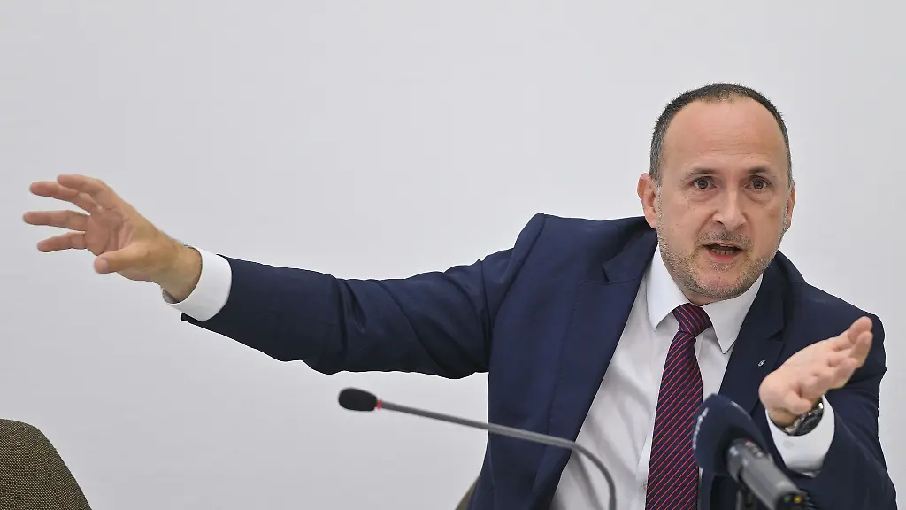 Sieht-den-Landtagspraesidenten-in-der-Pflicht-Rueckforderungsansprueche-durchzusetzen-Rechnungshofpraesident-Kay-Barthel