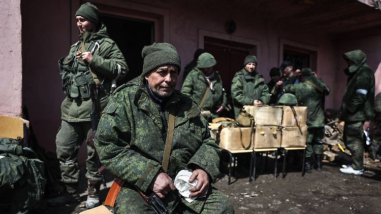 Prorussische Kämpfer in Mariupol. 