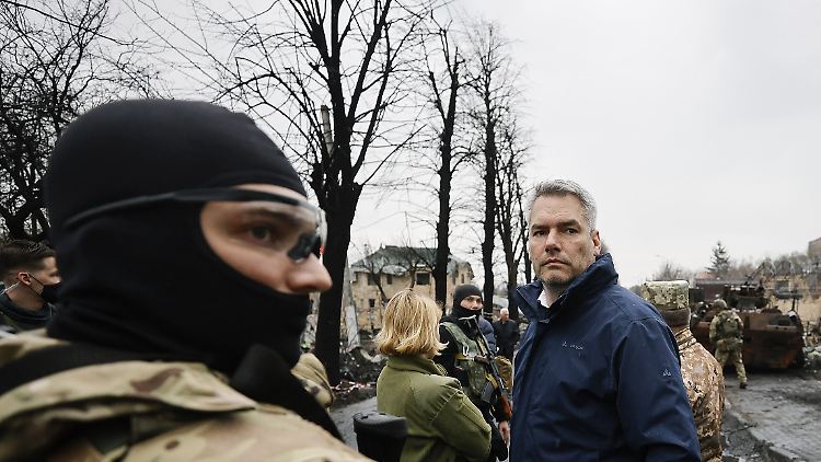 Erst am Samstag hatte Nehammer Butscha in der Ukraine besucht, um sich ein Bild von erfolgten Kriegsverbrechen zu machen.