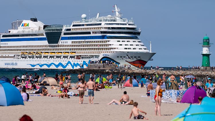 Voller Strand, leeres Schiff: Die Pandemiejahre waren eine Katastrophe für die Kreuzfahrtbranche.